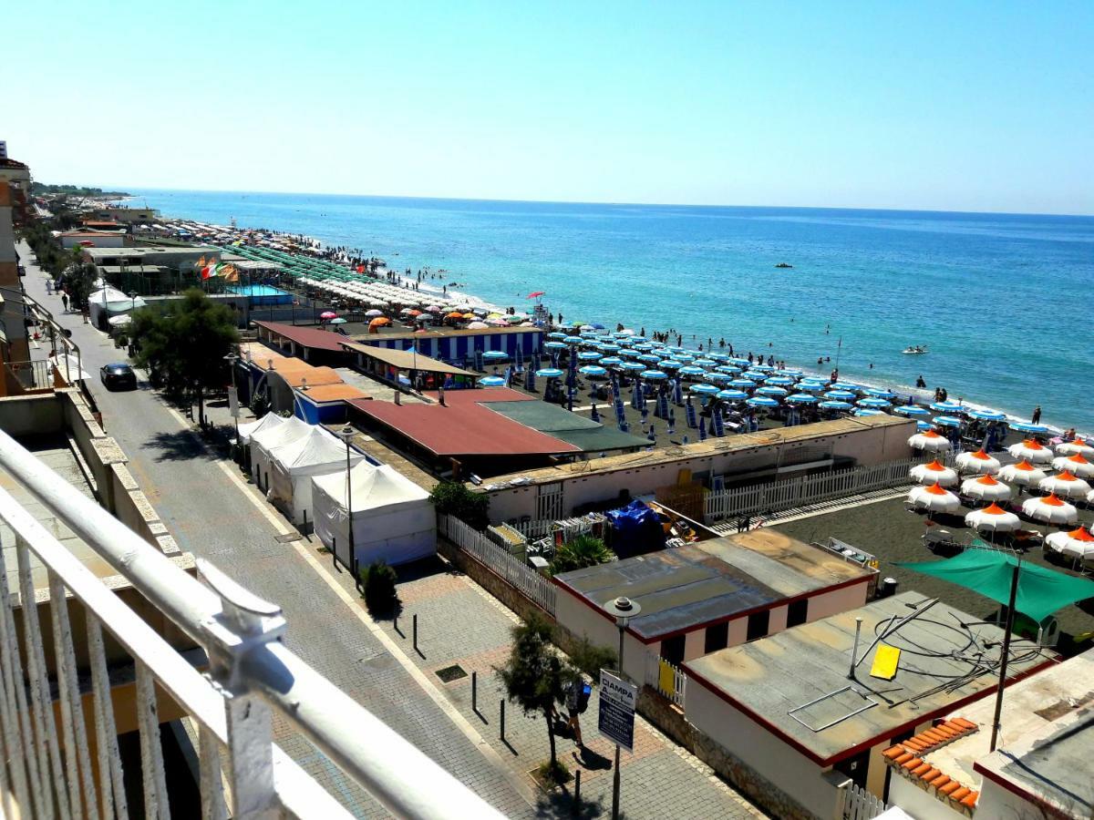 Waterfront Apt Ladispoli Eksteriør billede
